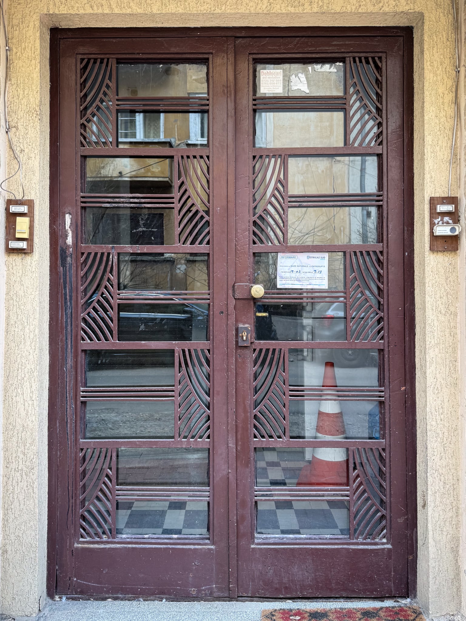 Uși Art Deco și estetica interbelică (II)