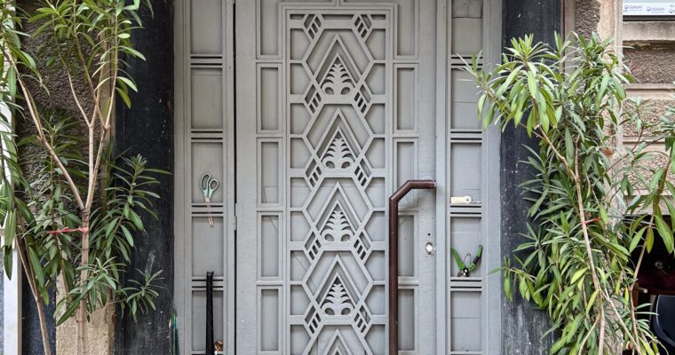 Uși Art Deco și estetica interbelică