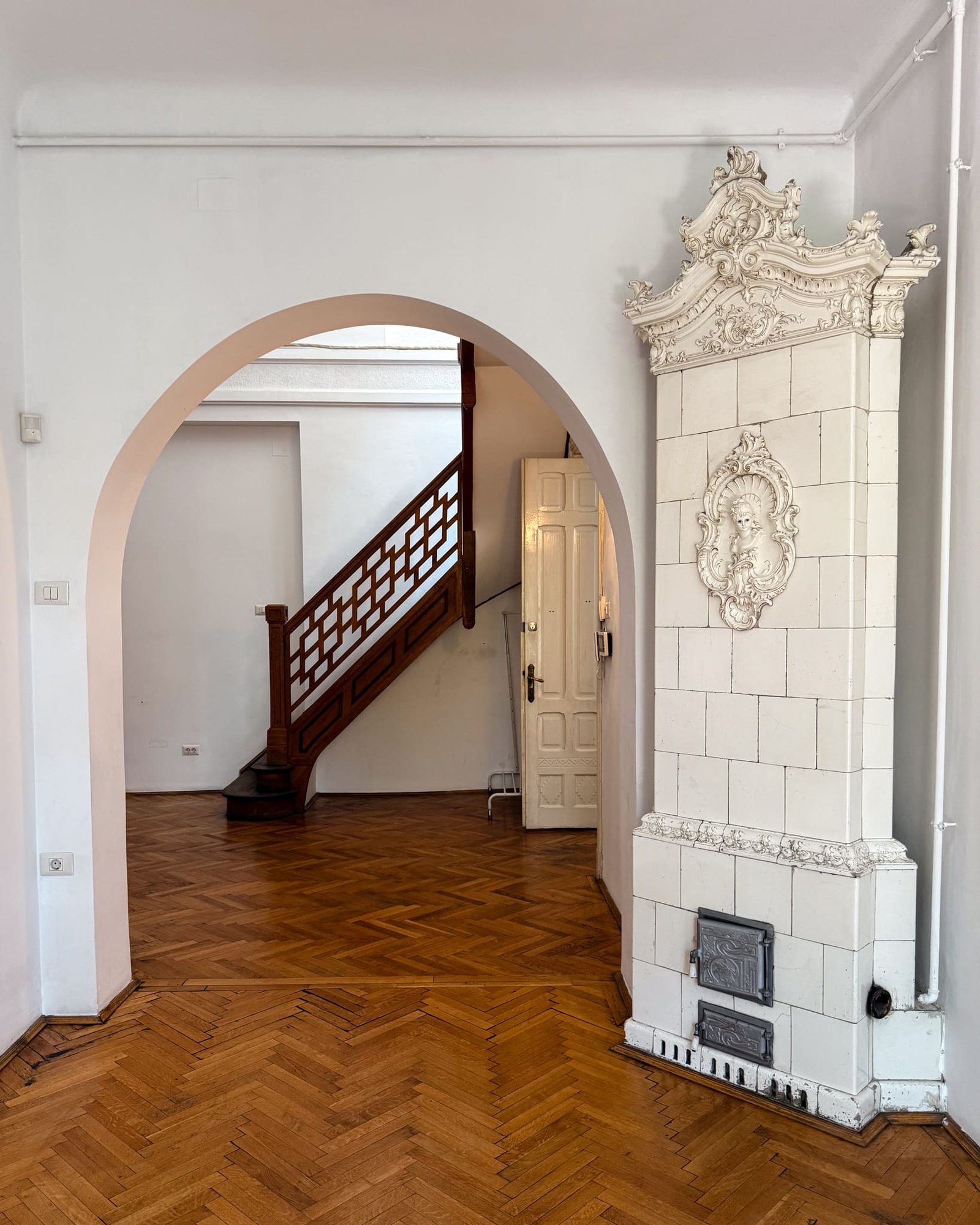 Bd. Dacia 57 – Fosta reședință a Irinei Procopiu, cu un salon spectaculos