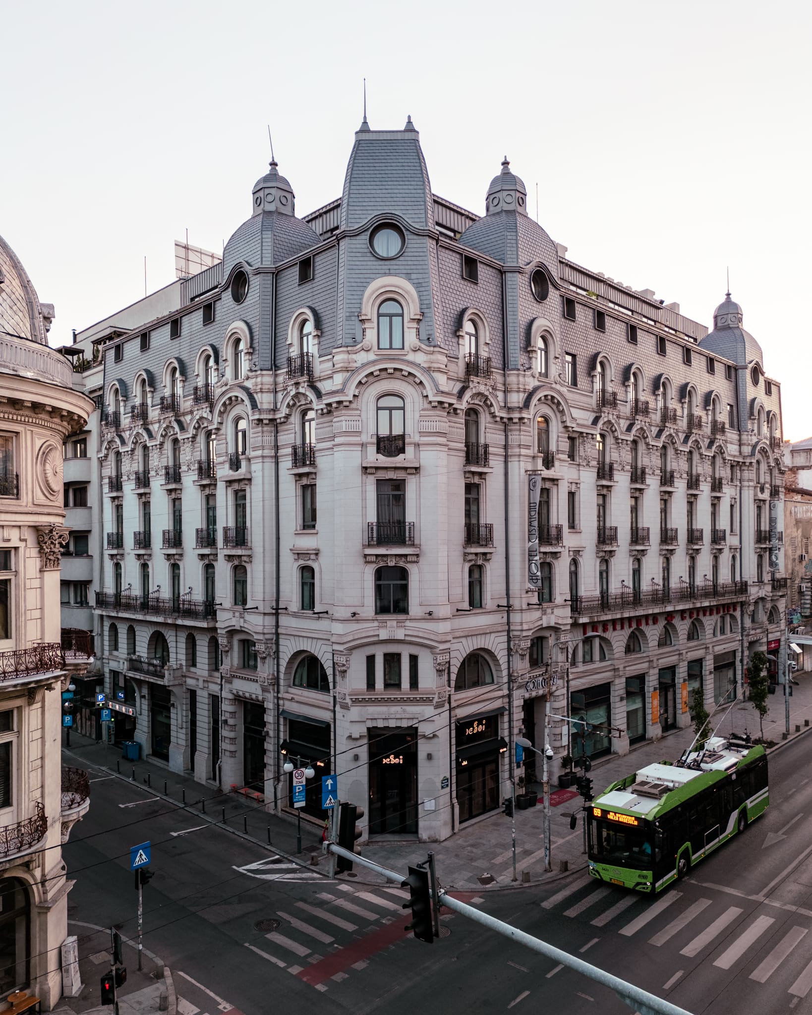 Hotel Cișmigiu, de la ruină la renaștere – Istoria clădirii de pe Regina Elisabeta 38