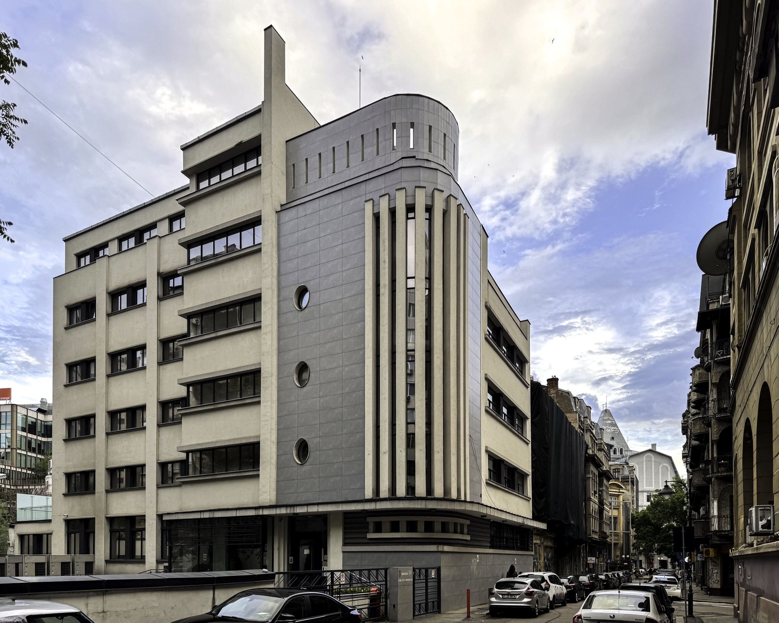 Str. George Vraca 8 – povestea Casei Karmitz