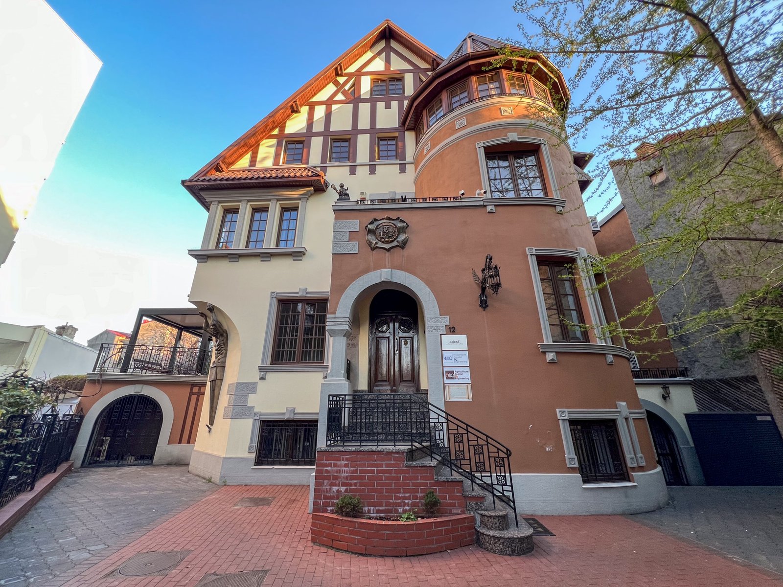 Str. Alexandru Sihleanu 12 – Vila Bally